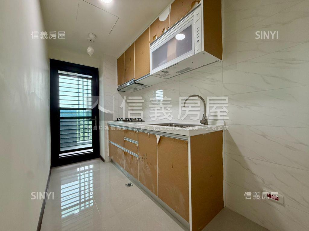 露臺森活｜里山鑽高樓３房房屋室內格局與周邊環境