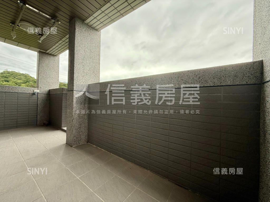 露臺森活｜里山鑽高樓３房房屋室內格局與周邊環境