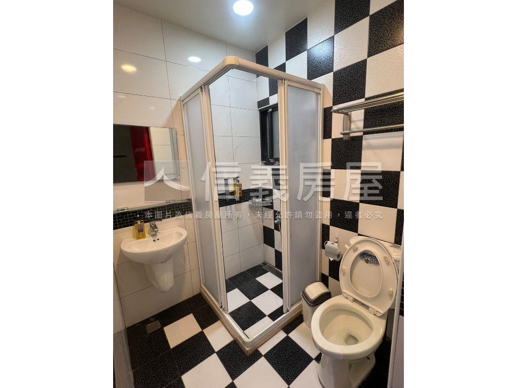 近新天地西門路面寬店面房屋室內格局與周邊環境