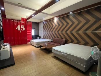 近新天地西門路面寬店面