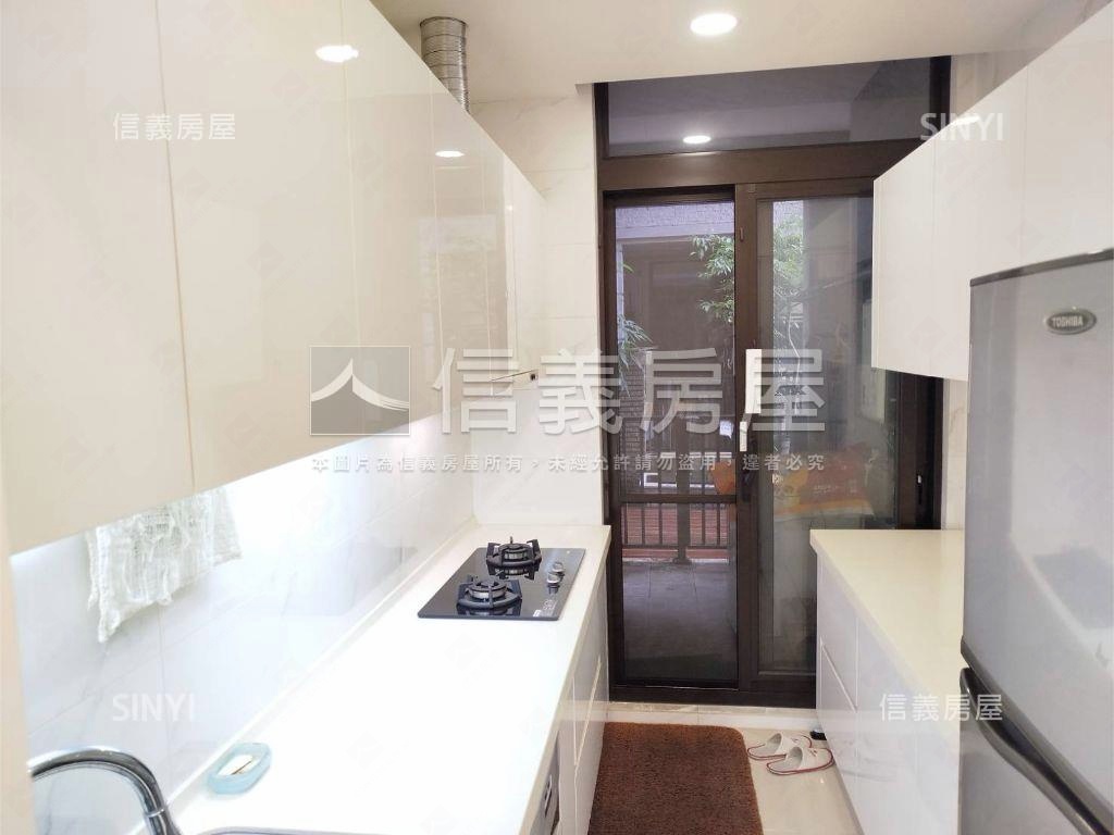 伴山別墅大庭院房屋室內格局與周邊環境