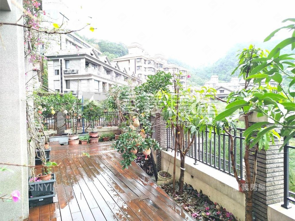 伴山別墅大庭院房屋室內格局與周邊環境