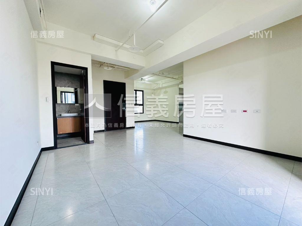 青溪翫高樓層三房車位２房屋室內格局與周邊環境