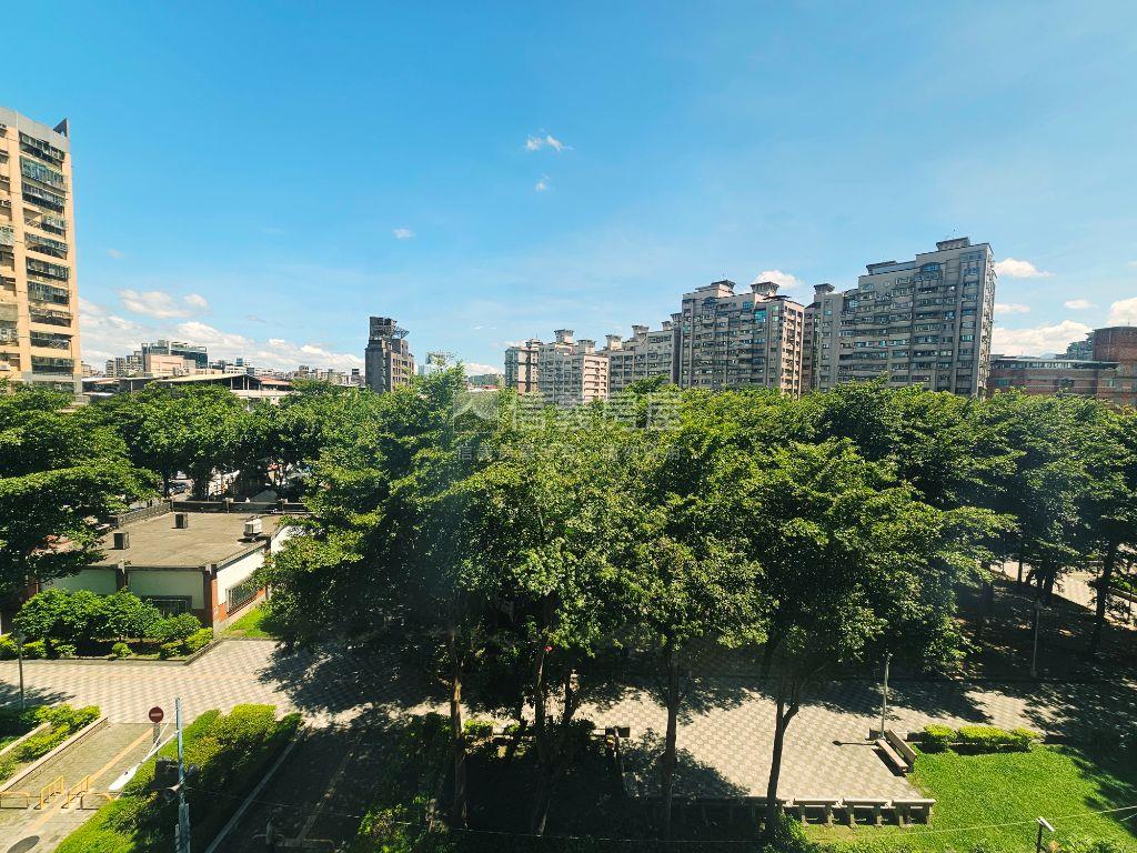 專任．綠景．生活社區三房房屋室內格局與周邊環境