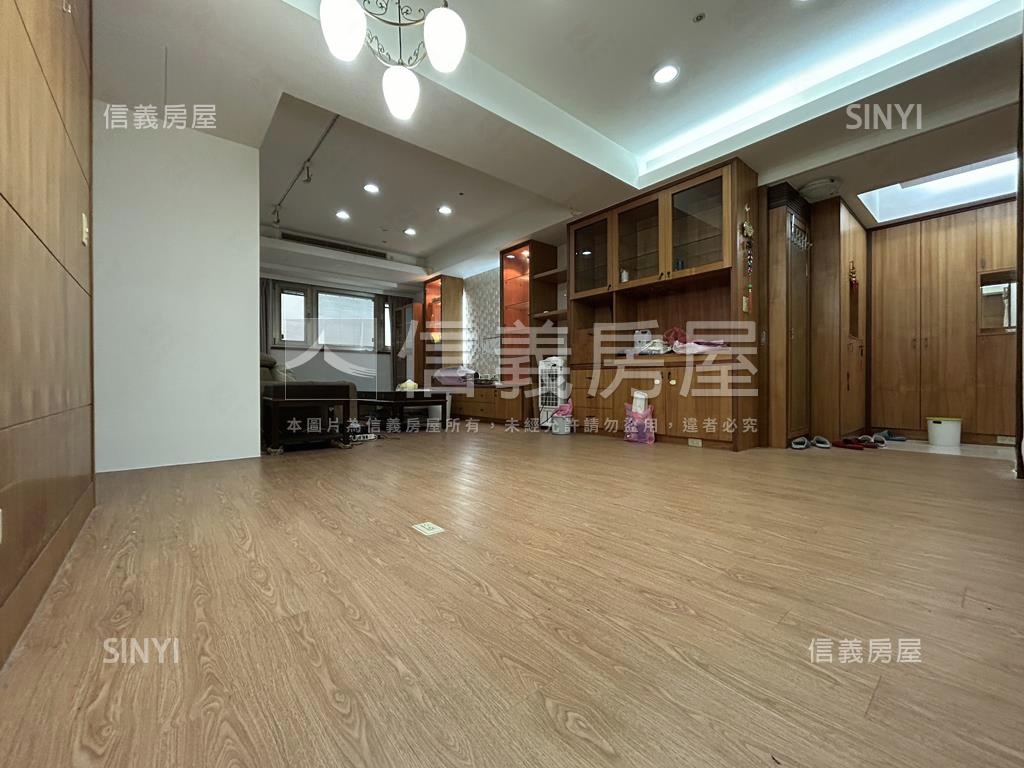 景觀露台四房平面車位房屋室內格局與周邊環境