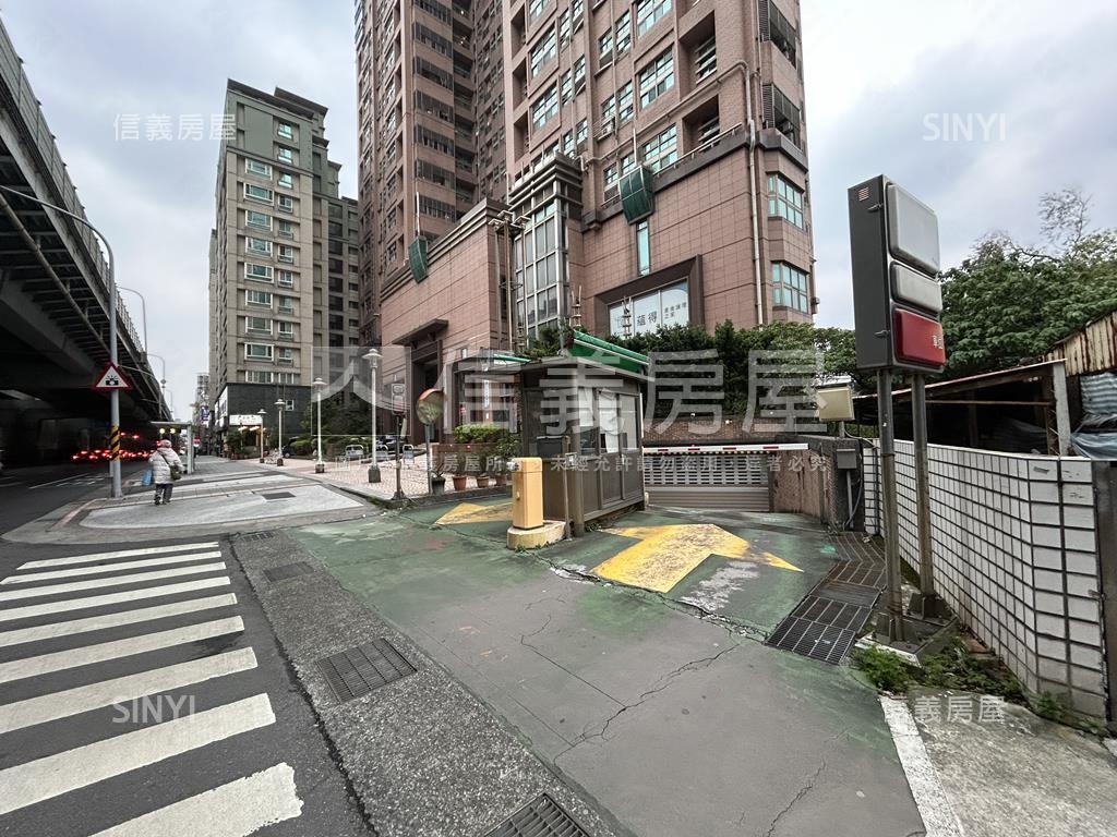 景觀露台四房平面車位房屋室內格局與周邊環境