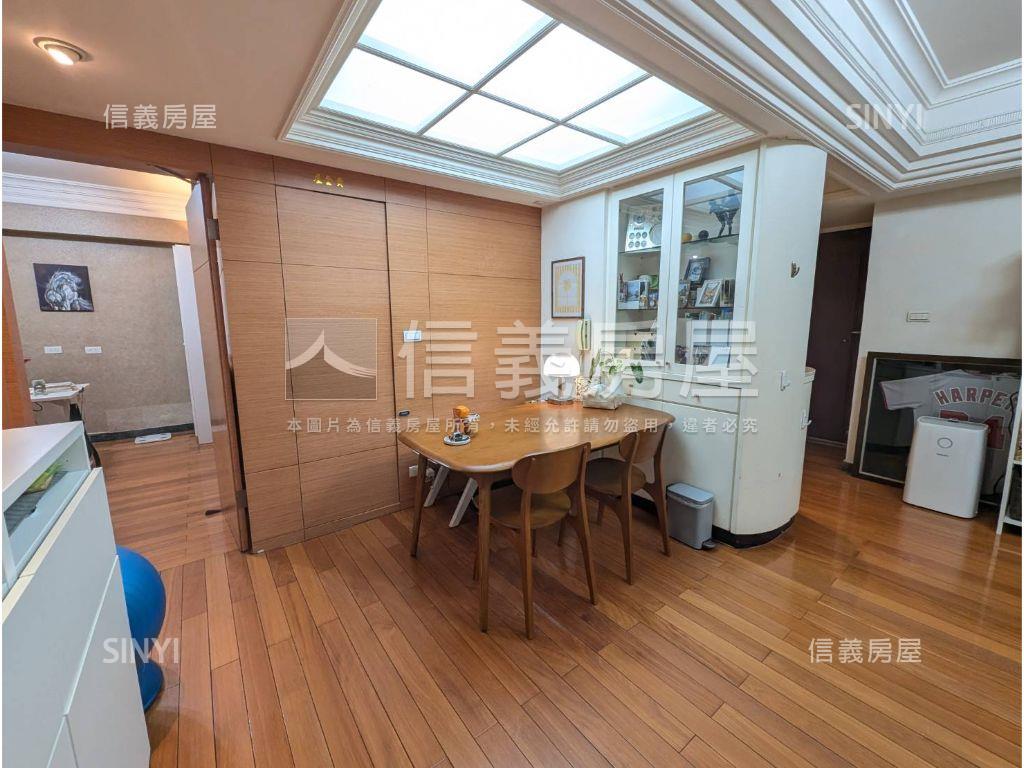 科技捷運三房車位房屋室內格局與周邊環境