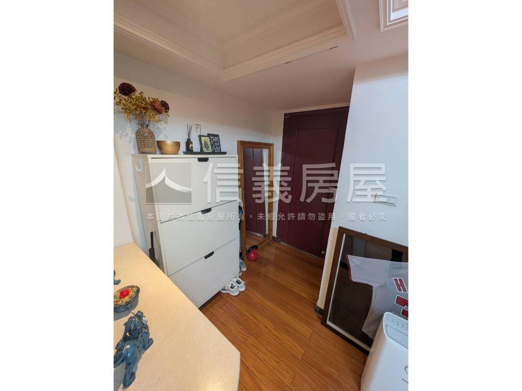 科技捷運三房車位房屋室內格局與周邊環境