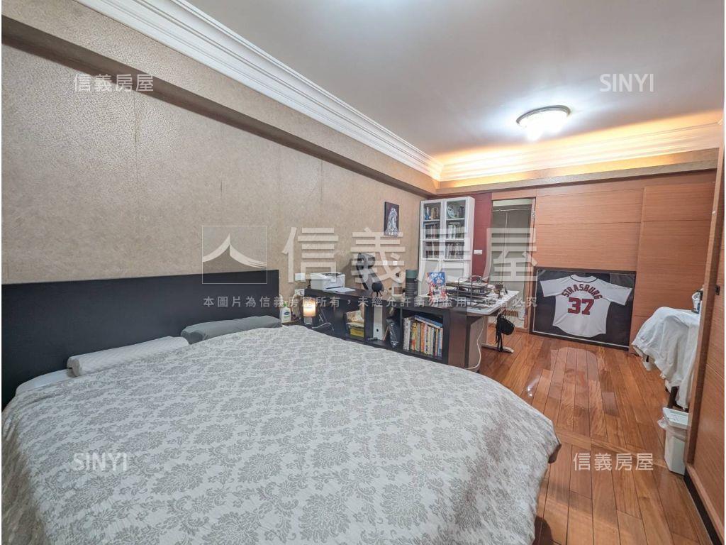 科技捷運三房車位房屋室內格局與周邊環境