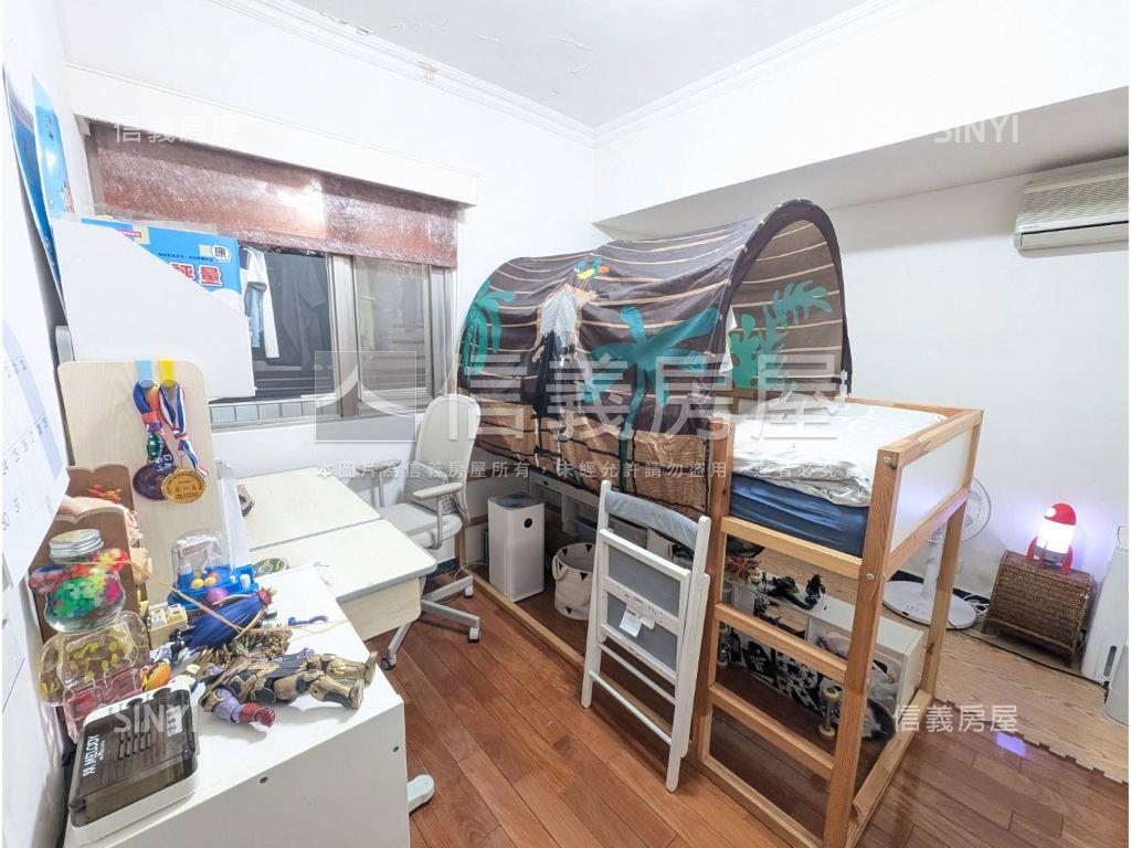 科技捷運三房車位房屋室內格局與周邊環境