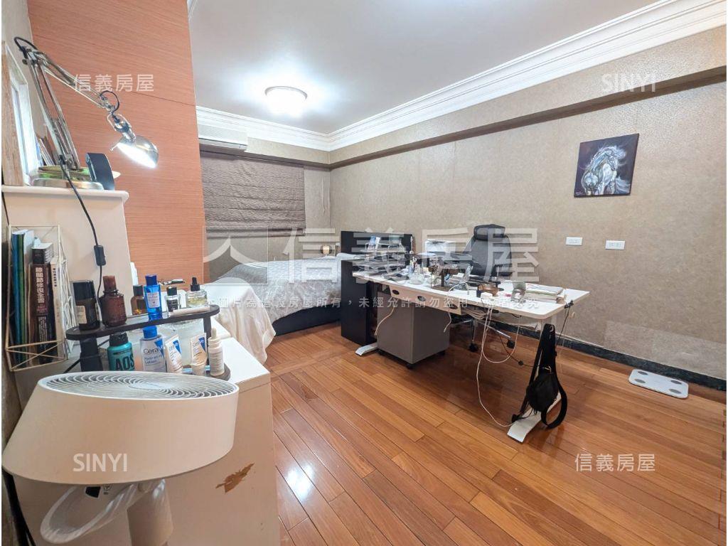 科技捷運三房車位房屋室內格局與周邊環境