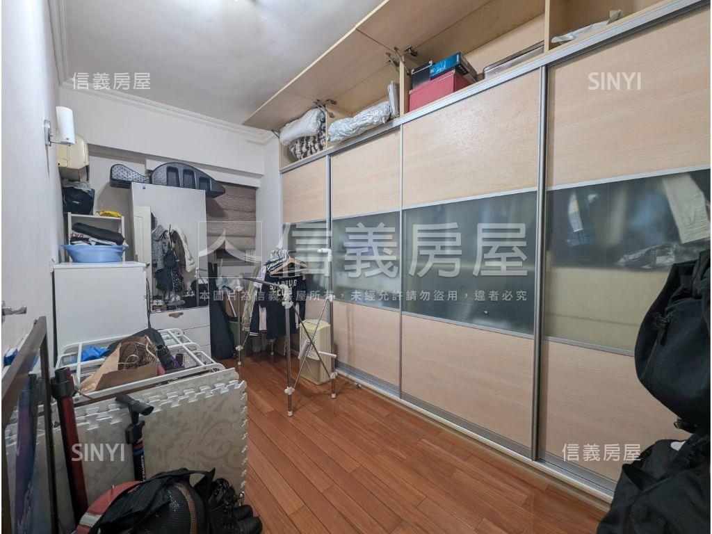 科技捷運三房車位房屋室內格局與周邊環境