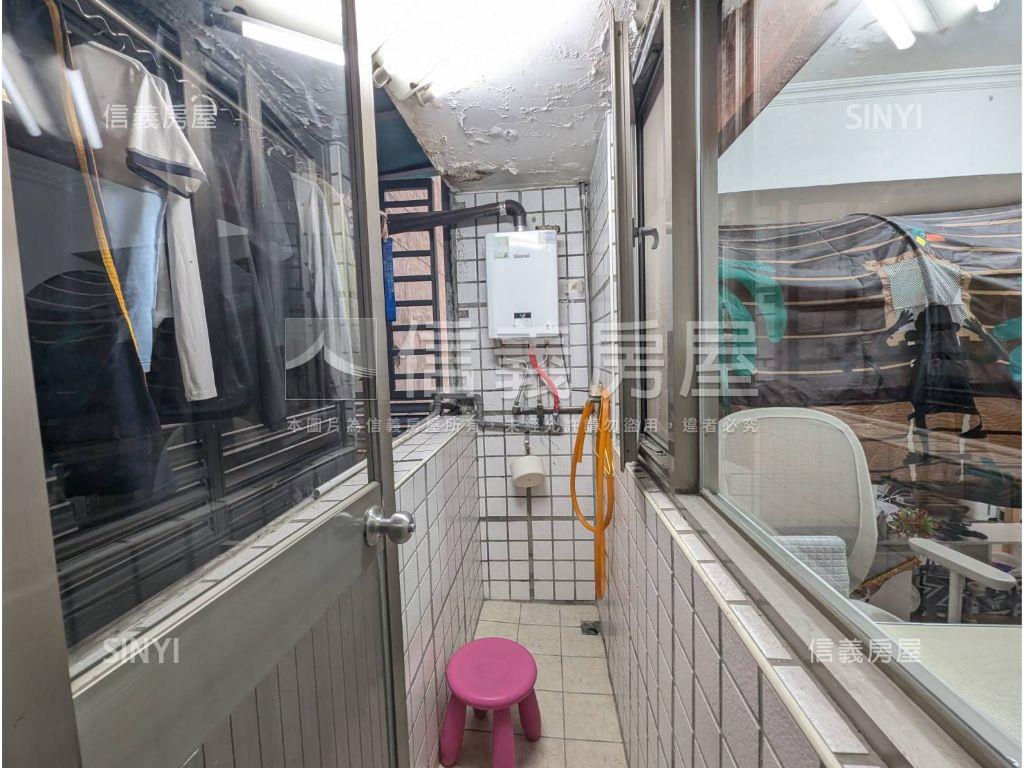 科技捷運三房車位房屋室內格局與周邊環境