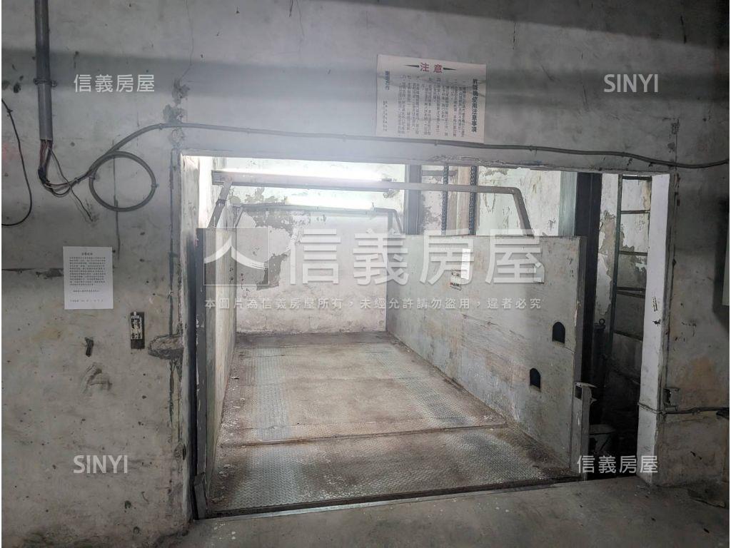 科技捷運三房車位房屋室內格局與周邊環境