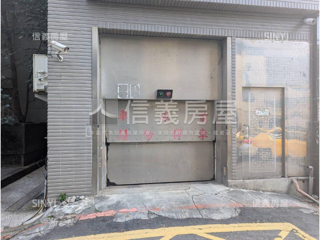 科技捷運三房車位房屋室內格局與周邊環境