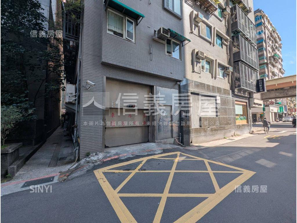 科技捷運三房車位房屋室內格局與周邊環境