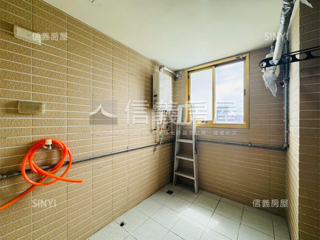 稀有優質三重站雙陽台３房房屋室內格局與周邊環境