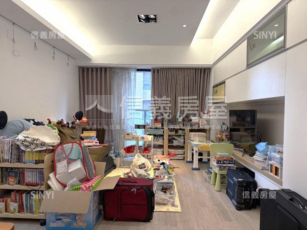 酷履幸福朝南三房車房屋室內格局與周邊環境