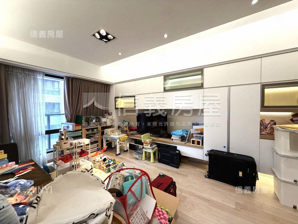 酷履幸福朝南三房車房屋室內格局與周邊環境