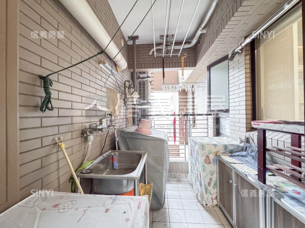 酷履幸福朝南三房車房屋室內格局與周邊環境