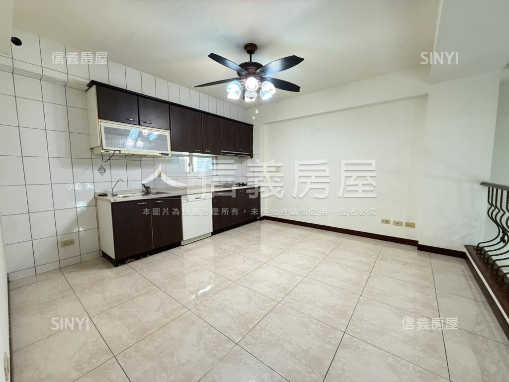 東區公園旁復興學區雙車墅房屋室內格局與周邊環境