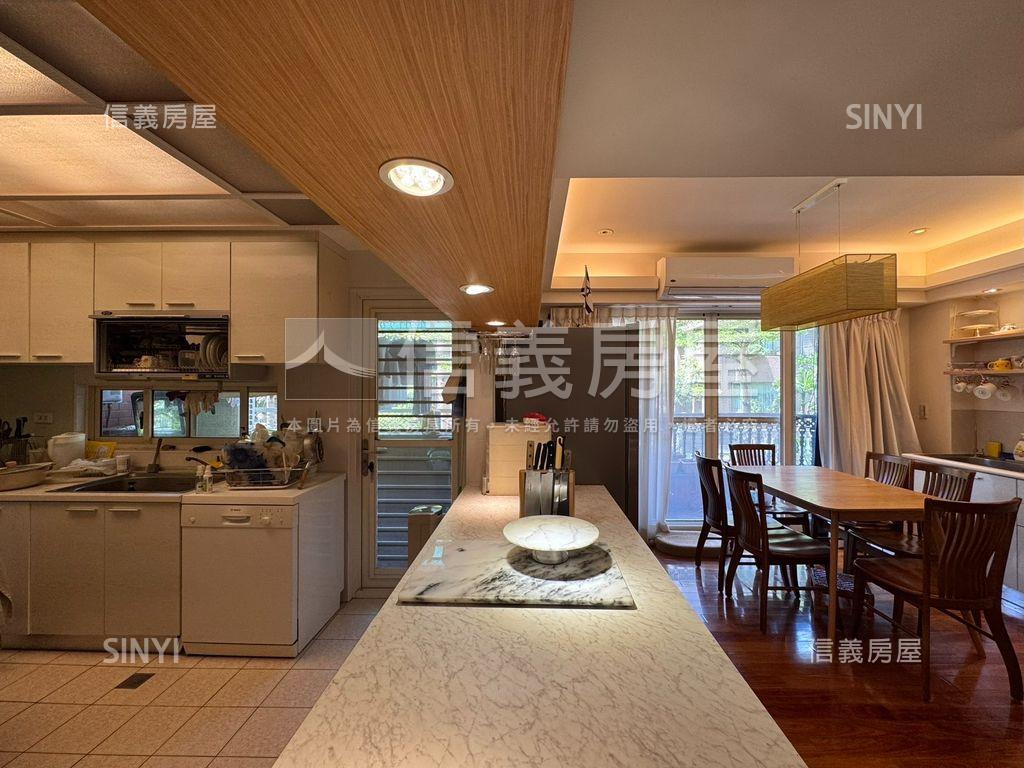 天母綠景社區管理３房房屋室內格局與周邊環境