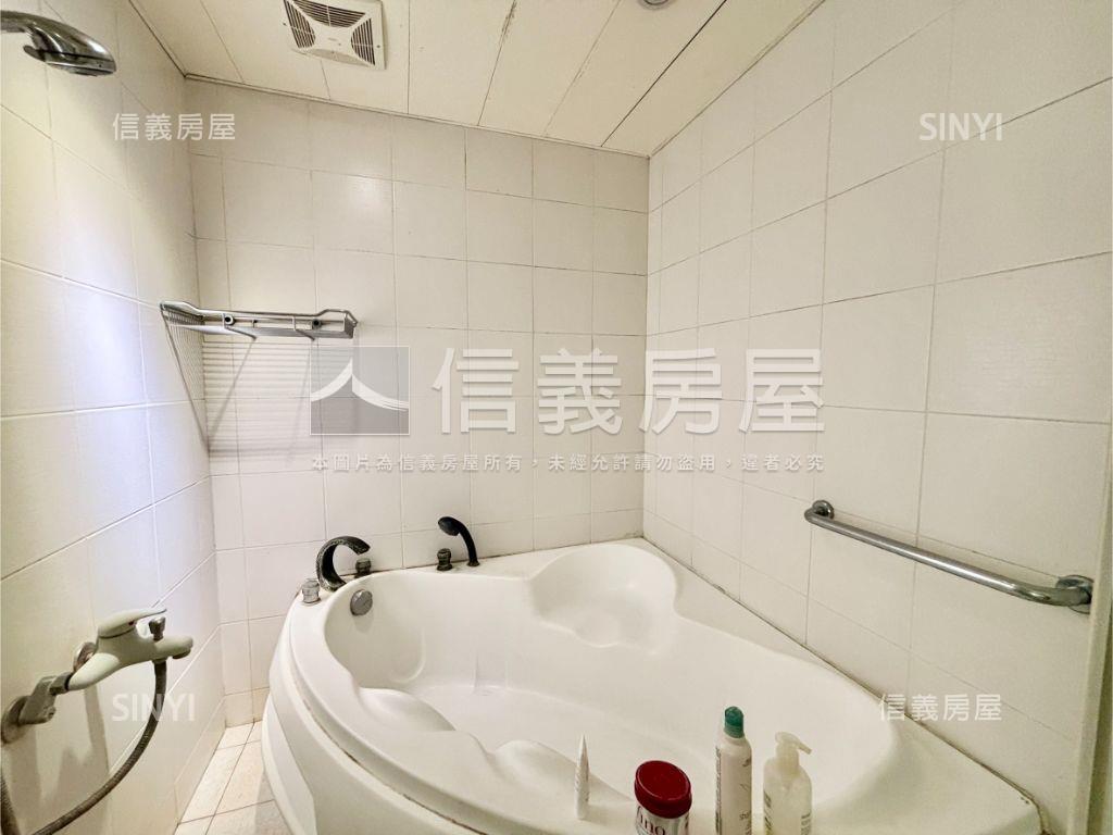 天母綠景社區管理３房房屋室內格局與周邊環境