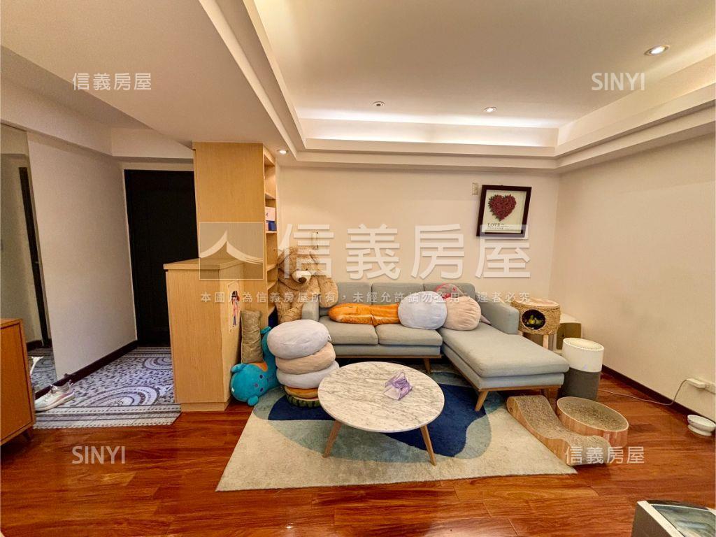 天母綠景社區管理３房房屋室內格局與周邊環境