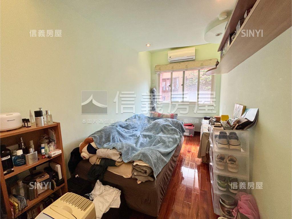 天母綠景社區管理３房房屋室內格局與周邊環境