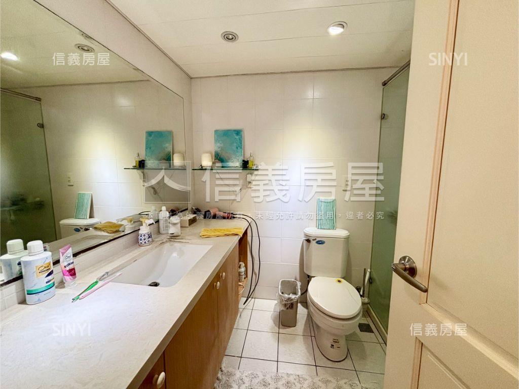 天母綠景社區管理３房房屋室內格局與周邊環境