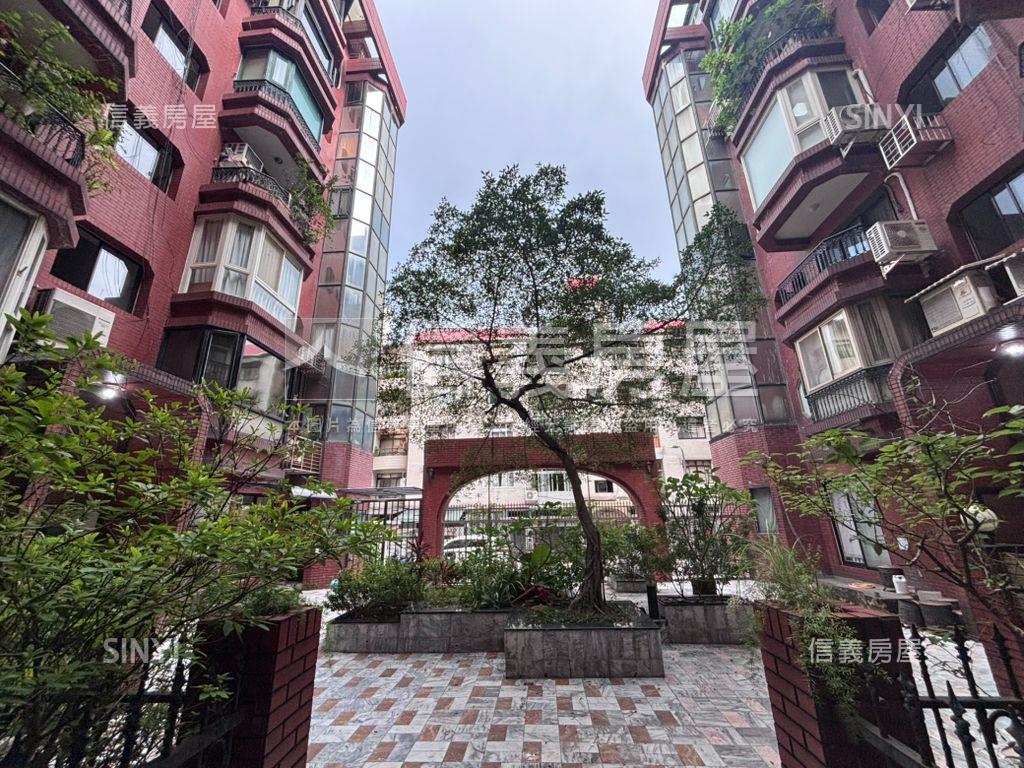 天母綠景社區管理３房房屋室內格局與周邊環境