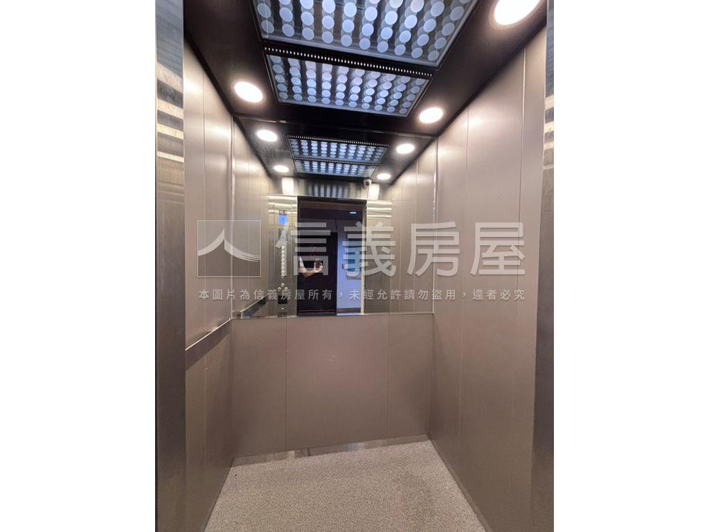 天母綠景社區管理３房房屋室內格局與周邊環境