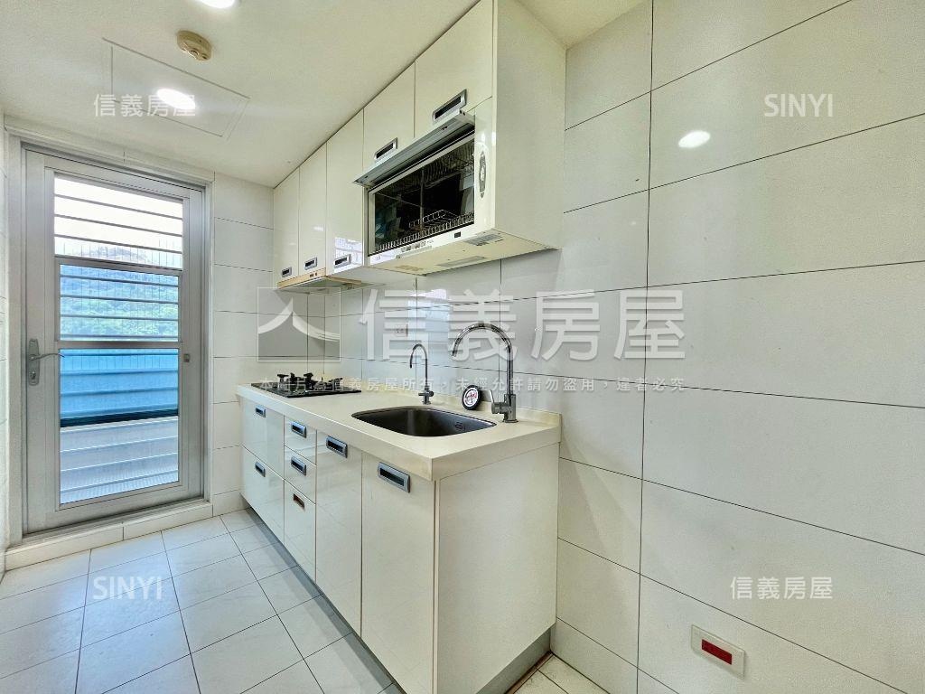 伴月灣明亮兩房有車位房屋室內格局與周邊環境