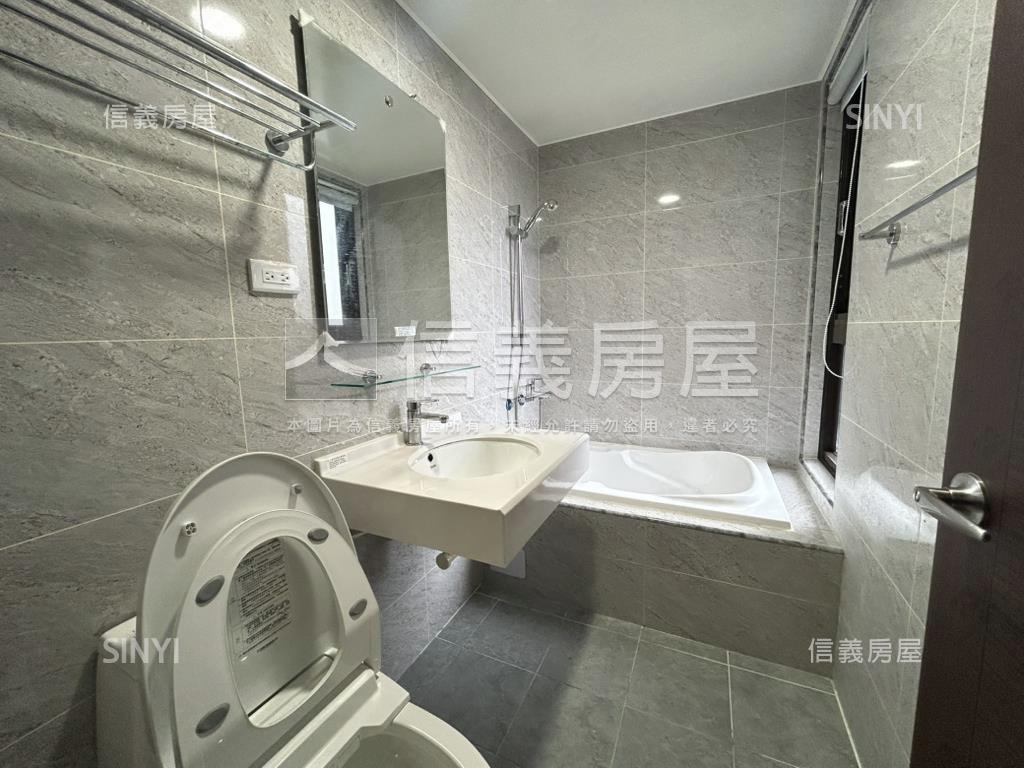 高鐵特區佳展大展３房平車房屋室內格局與周邊環境