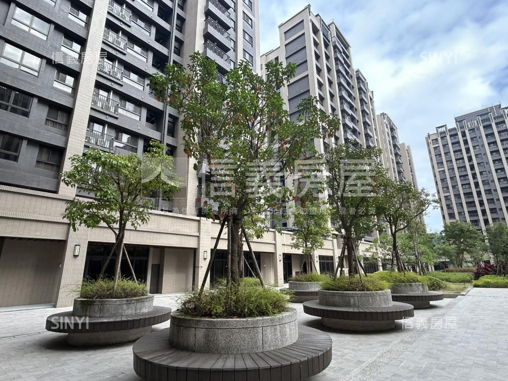 高鐵特區佳展大展３房平車房屋室內格局與周邊環境