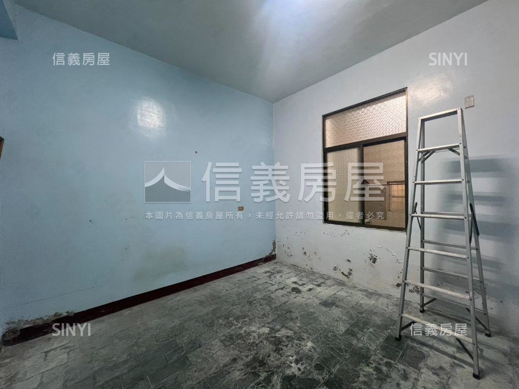 新市市中心懷舊透天房屋室內格局與周邊環境