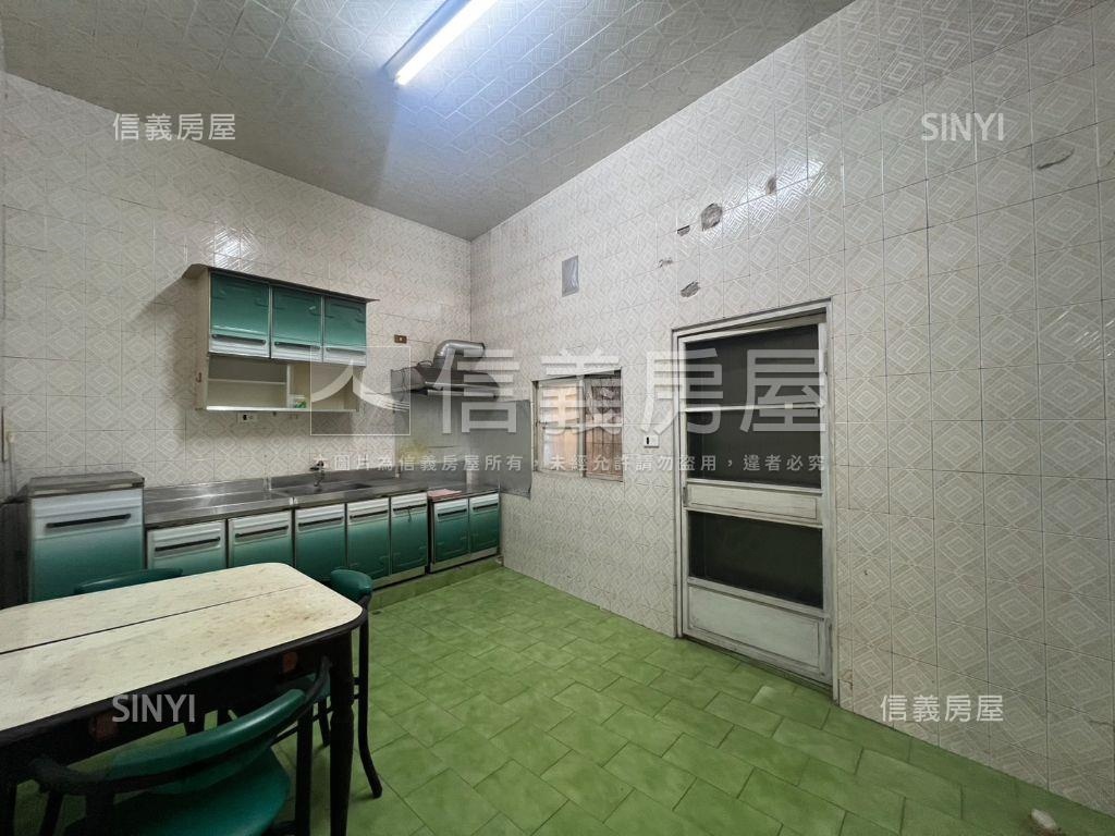 新市市中心懷舊透天房屋室內格局與周邊環境