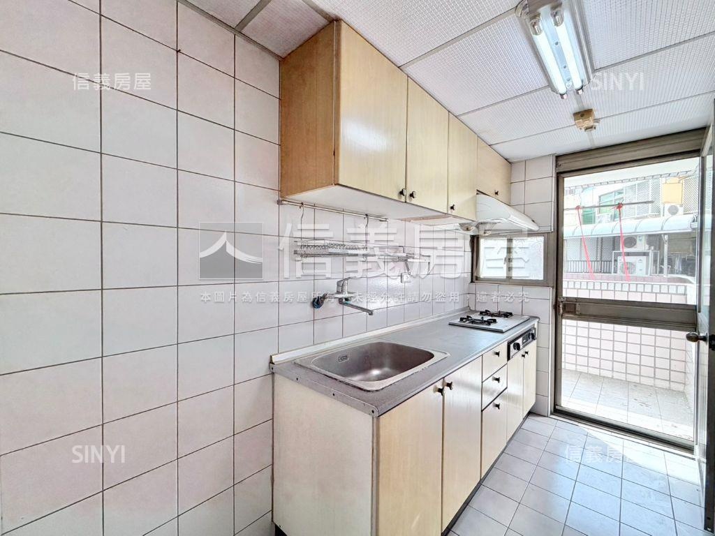 大墩學區青安首購三房車位房屋室內格局與周邊環境