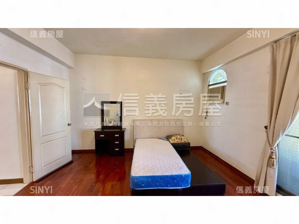 稀有低總價!挑高雙車透天房屋室內格局與周邊環境