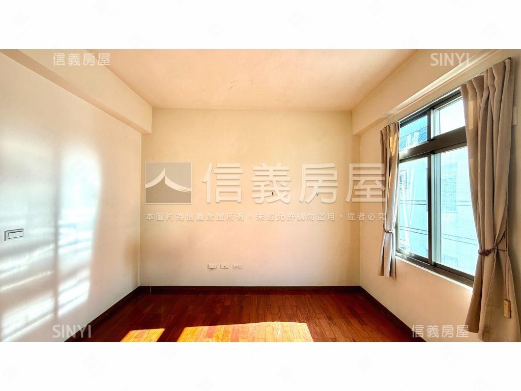 稀有低總價!挑高雙車透天房屋室內格局與周邊環境