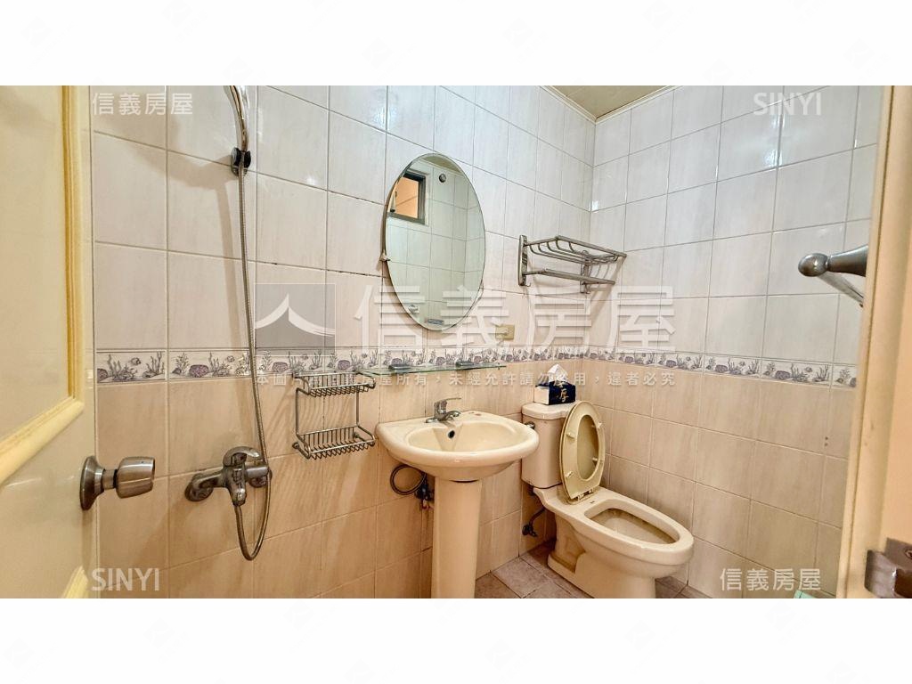 稀有低總價!挑高雙車透天房屋室內格局與周邊環境