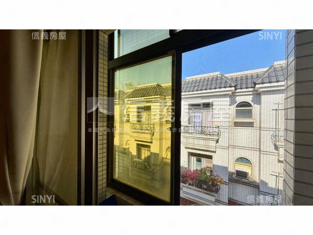 稀有低總價!挑高雙車透天房屋室內格局與周邊環境