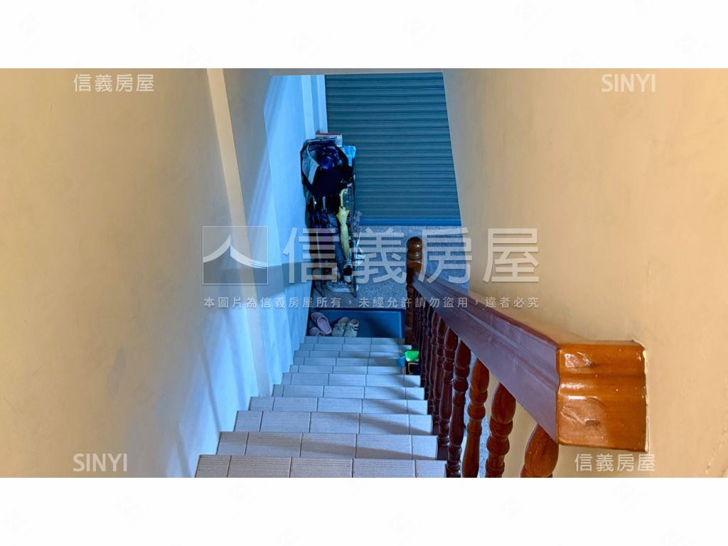 稀有低總價!挑高雙車透天房屋室內格局與周邊環境