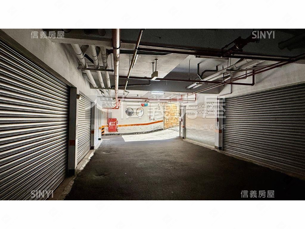 稀有低總價!挑高雙車透天房屋室內格局與周邊環境