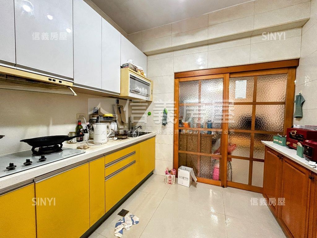 忠義頂級美寓房屋室內格局與周邊環境