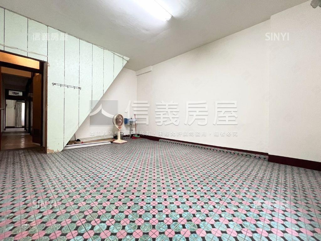 近學區大地坪臨路透天房屋室內格局與周邊環境