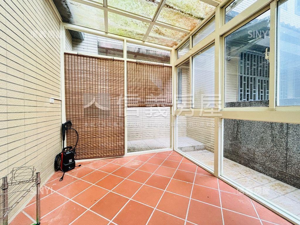 秀山莊－祕密花園美１樓房屋室內格局與周邊環境