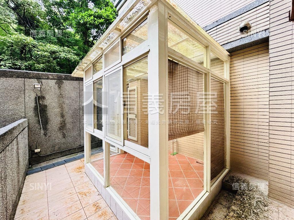 秀山莊－祕密花園美１樓房屋室內格局與周邊環境