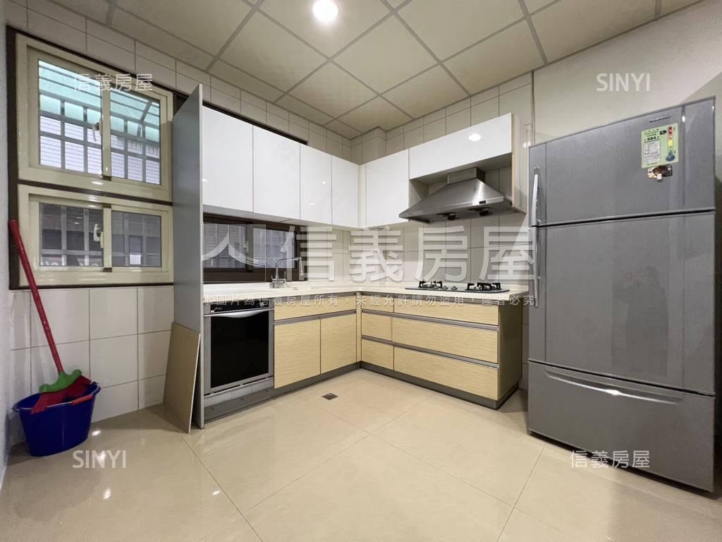 昌平路黃金地段｜臨路透店房屋室內格局與周邊環境