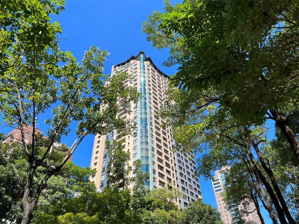 百達馥麗Ｂ１高樓層平車房屋室內格局與周邊環境